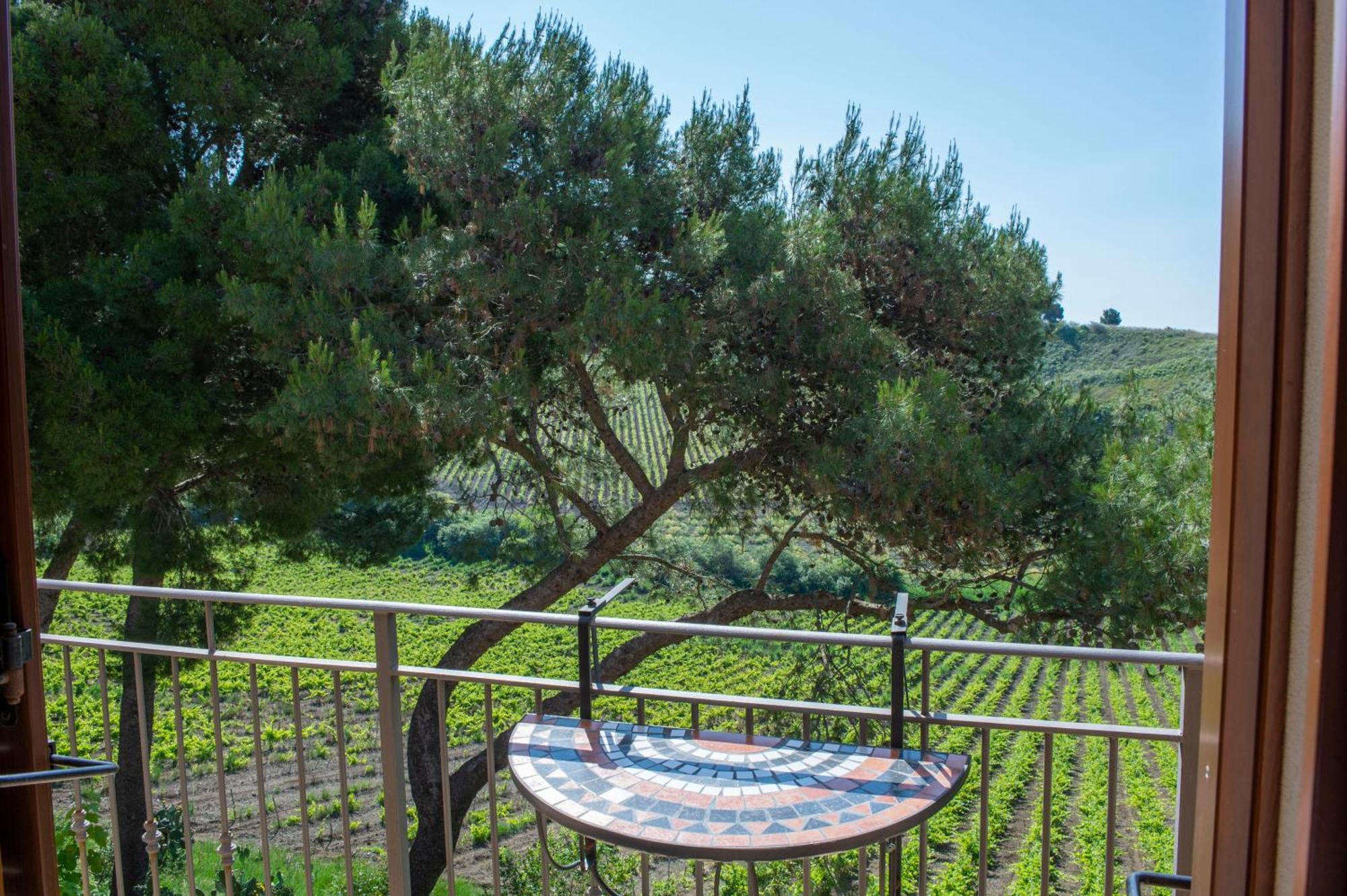 Вилла Feudo Del Biviere Santa Ninfa Экстерьер фото